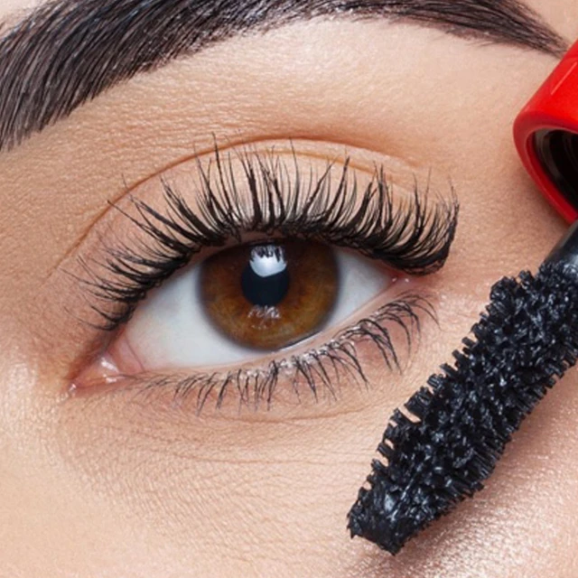 Can You Sleep with Mascara On: A Comprehensive Guide
