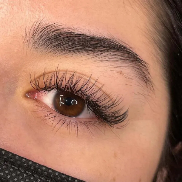 can you wear mascara with lash extensions