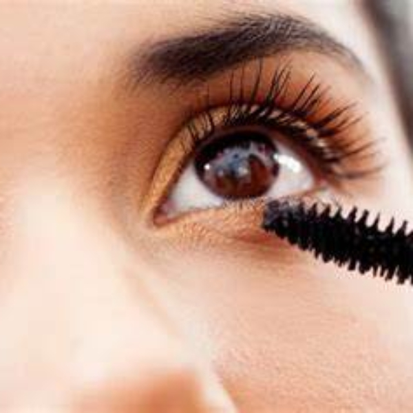 can you put mascara on fake eyelashes