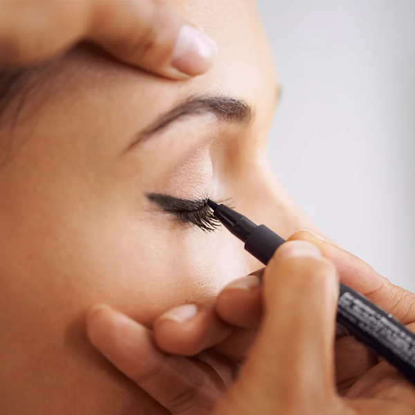 How to Apply Liquid Eyeliner: A Step-by-Step Guide