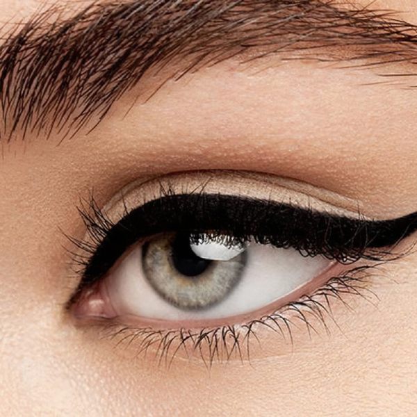 How to Put Eyeliner on: A Step-by-Step Guide