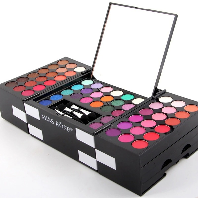 Pigmented eyeshadow palettes