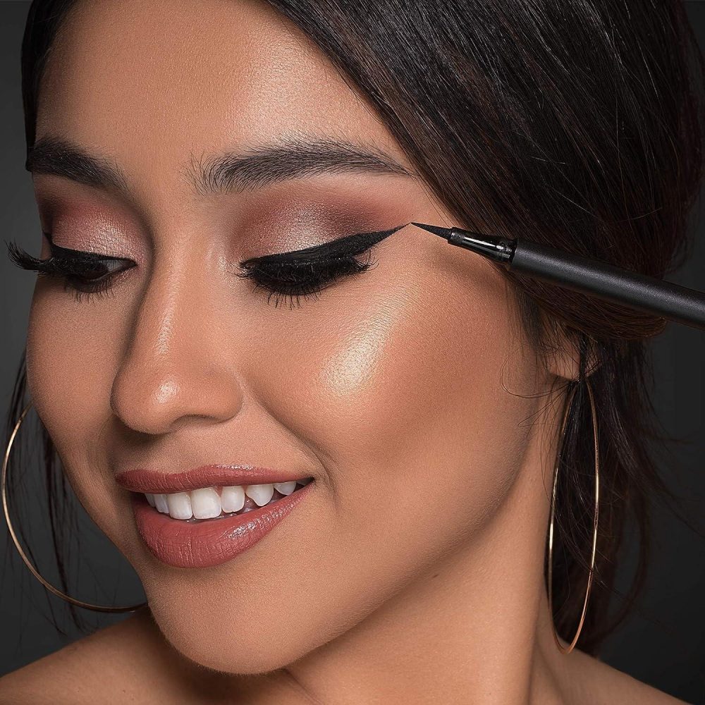 How to Prevent Eyeliner from Smudging: Essential Tips for a Perfect Look