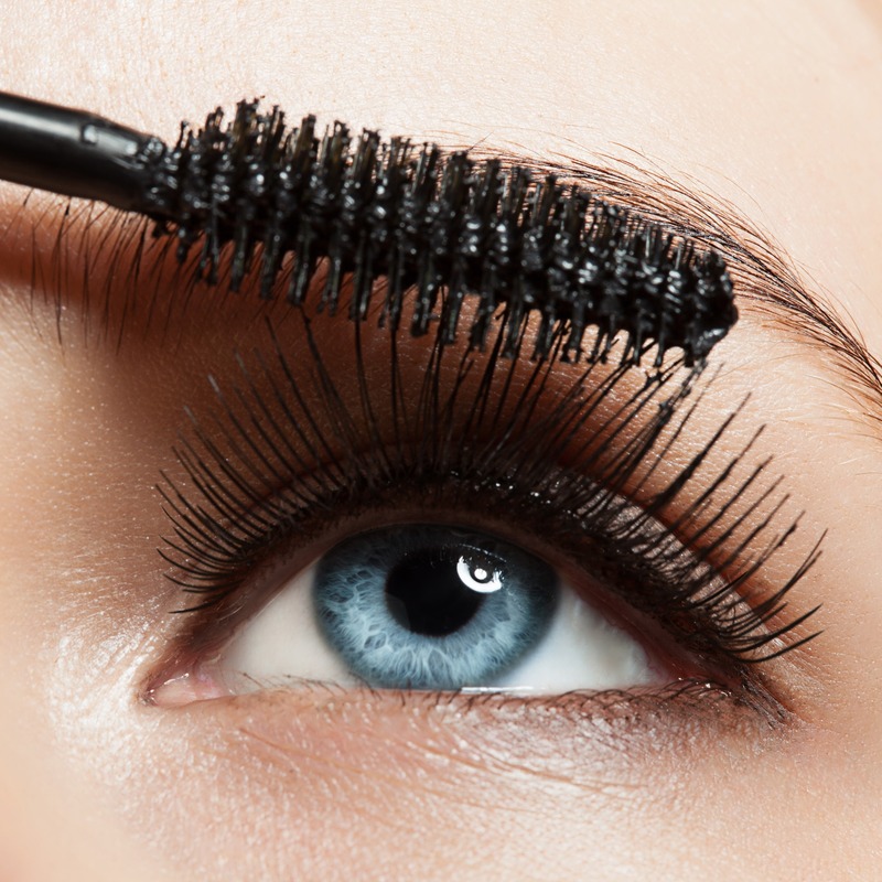 Can I Sleep with Mascara On? Risks, Tips, and Best Practices