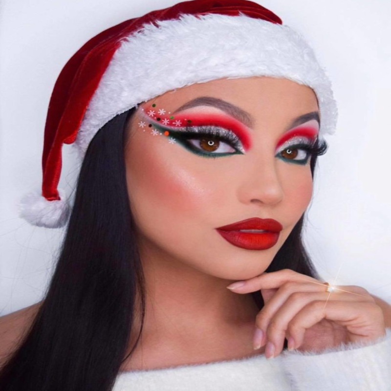 Christmas Mascara: Holiday Beauty Essentials for Festive Looks!