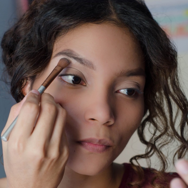 How to Apply Eyeshadow: Step-by-Step Guide for Stunning Looks