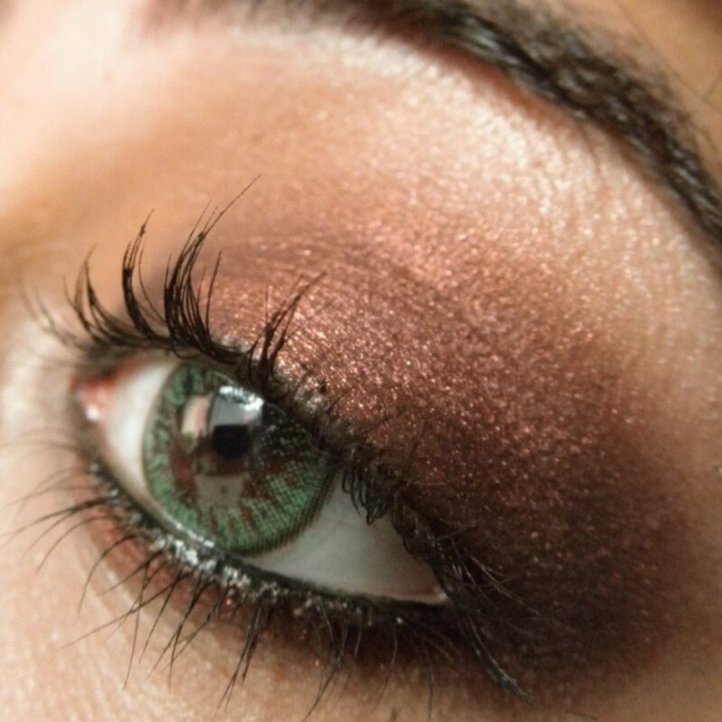 Eyeshadow for Green Eyes: Tips, Colors, and Trending Looks