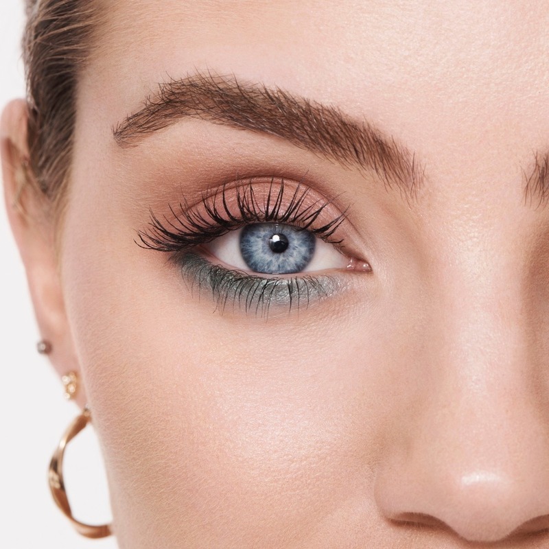 Eyeshadow for Blue Eyes: Enhance Look with the Perfect Colors