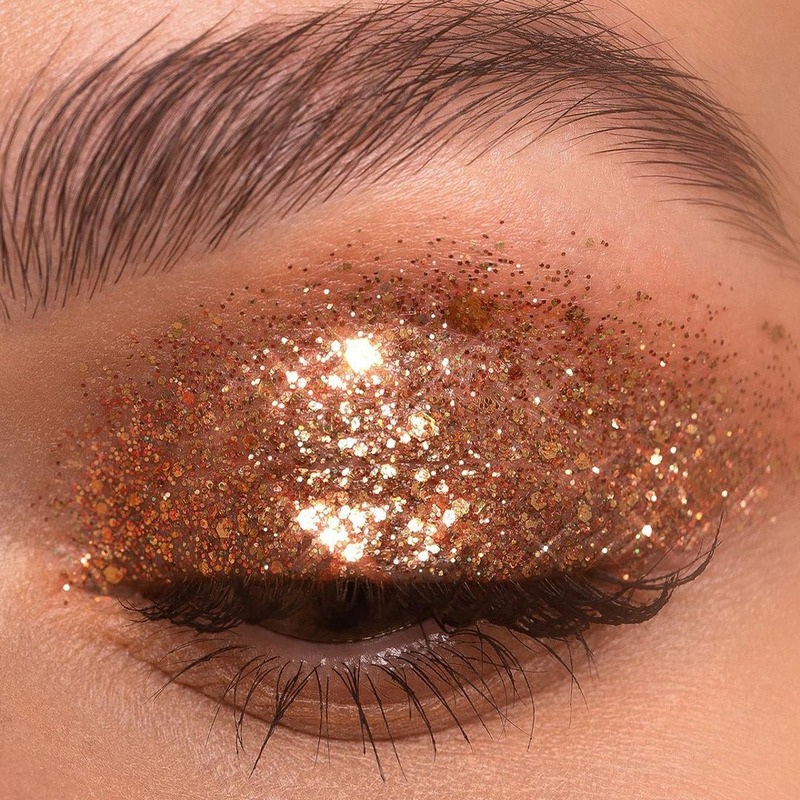 Beauty of Gold Eyeshadow: Tips, Trends, and Top Products