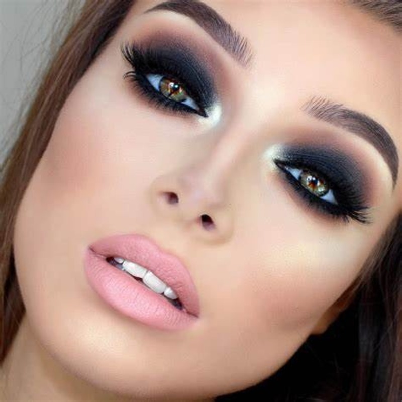 Smokey eyeshadow