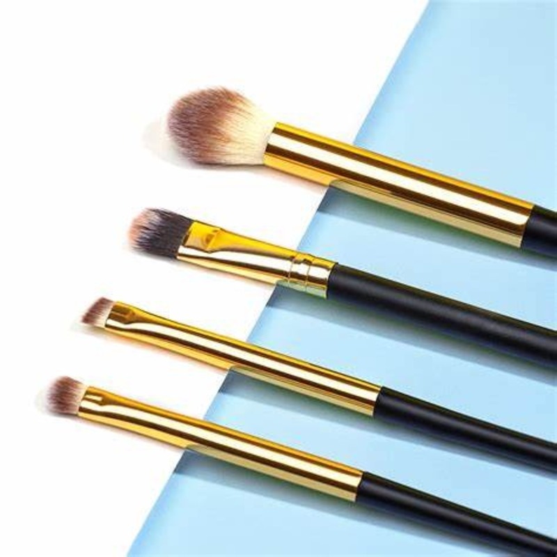 Eyeshadow Brushes: Guide to Choosing and Using the Brush