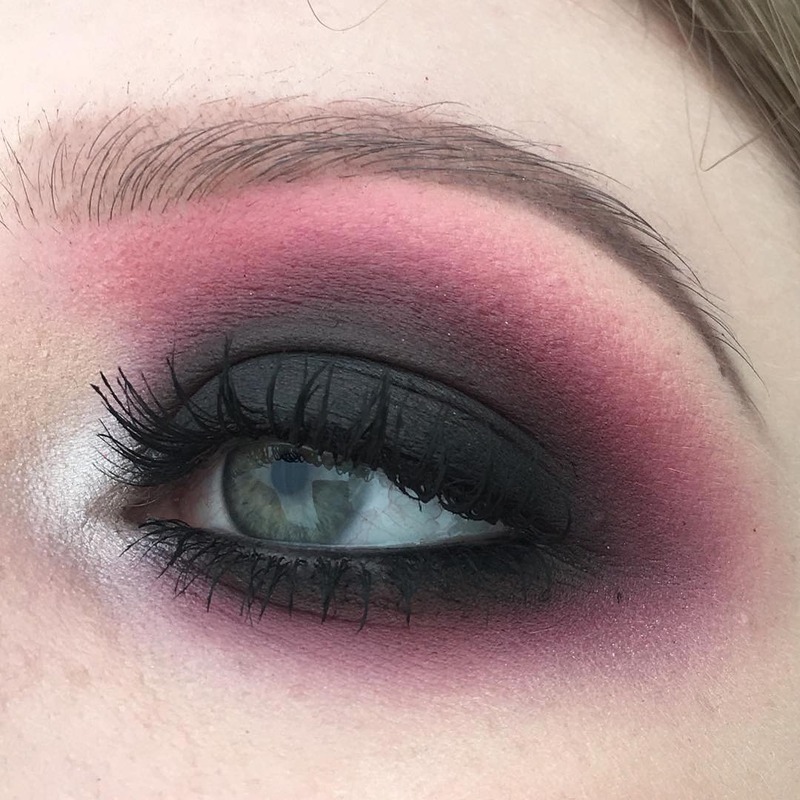 Smokey eyeshadow